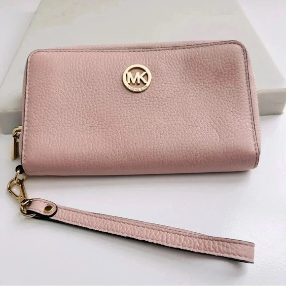 Micheal Kors Pebbled Leather Zip Around Wallet/Wristlet - Picture 1 of 9